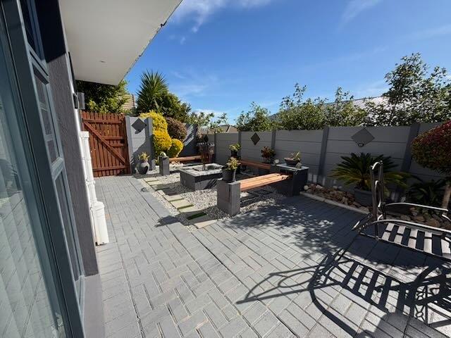 5 Bedroom Property for Sale in Reebok Western Cape